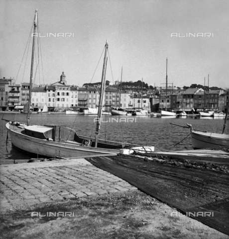 RVA-S-017684-0002 - Il porto di Saint-Tropez - Data dello scatto: 1900-1910 - Laure Albin Guillot / Roger-Viollet/Alinari