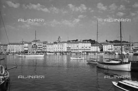 RVA-S-017703-0002 - Il porto di Saint-Tropez - Data dello scatto: 1900-1910 - Bernard Lipnitzki / Roger-Viollet/Alinari