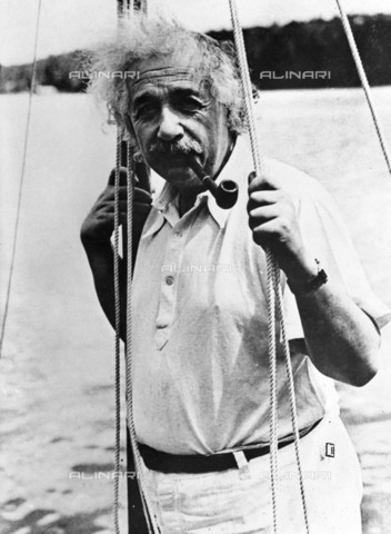 RVA-S-033510-0004 - Portrait of Albert Einstein in boat - Date of photography: 1949 - Jacques Boyer / Roger-Viollet/Alinari