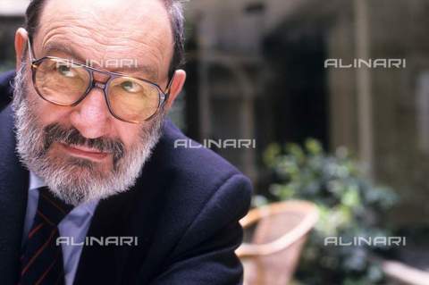 RVA-S-042531-0017 - The writer and philosopher Umberto Eco photographed in Paris - Date of photography: 12/04/1999 - Jean-Paul Guilloteau / Roger-Viollet/Alinari