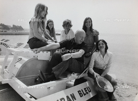 RVA-S-055492-0001 - Il regista Otto Preminger (1906-1986) sulla spiaggia di Cannes - Data dello scatto: 1974 - Jean-Pierre Couderc / Roger-Viollet/Alinari