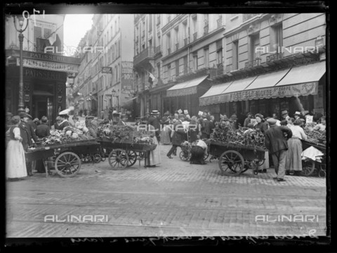 RVA-S-061407-0013 - World War One. Fifth day of mobilization in Paris. Views of several shops in Paris (France), 6th August 1914. - Data dello scatto: 06/08/1914 - Ede / Excelsior â L'Equipe / Roger-Viollet/Alinari