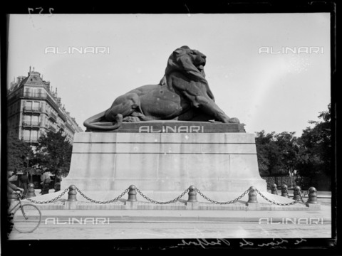 RVA-S-061410-0002 - World War One. Ninth day of mobilization in Paris. The lion of Belfort, monument symbolizing the national defense, 1870-1871, by Frédéric Auguste Bartholdi (1834-1904). Paris (14th arrondissement, France), 10th August 1914. - Data dello scatto: 10/08/1914 - Ede / Excelsior â L'Equipe / Roger-Viollet/Alinari