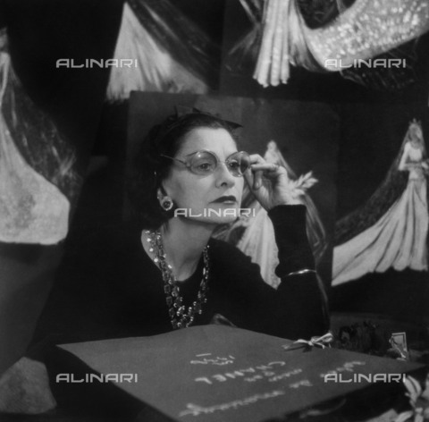 RVA-S-079475-0003 - La stilista francese Coco Chanel (1883-1971), fotografia conservata nel Musée Galliera - Musée de la Mode de la Ville de Paris, Parigi - Data dello scatto: 1939 - Roger Schall/Galliera / Roger-Viollet/Alinari