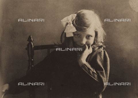 TCA-F-00326V-0000 - Portrait of girl - Date of photography: 1909 - Alinari Archives, Florence