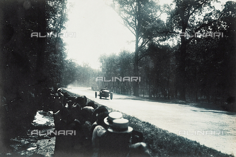 TCC-F-005769-0000 - Gara automobilistica sull'Autodromo di Monza, Brianza - Data dello scatto: 1925 ca. - Touring Club Italiano/Gestione Archivi Alinari