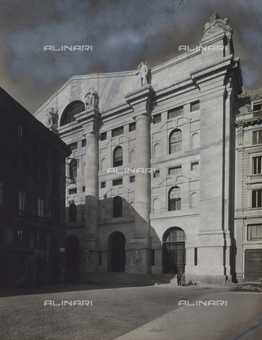 TCC-F-008845-0000 - Stock Exchange in Milan - Date of photography: 1931-1935 - Touring Club Italiano/Alinari Archives Management