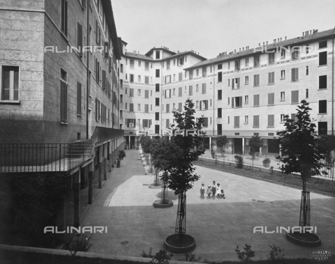 TCC-F-008868-0000 - Public housing in Milan - Date of photography: 1930 ca. - Touring Club Italiano/Alinari Archives Management