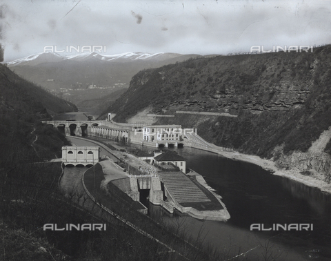 TCC-F-009119-0000 - Esterle: embankment at Robbiate and installation at Calusco (Como), Brianza - Date of photography: 1920 - Touring Club Italiano/Alinari Archives Management