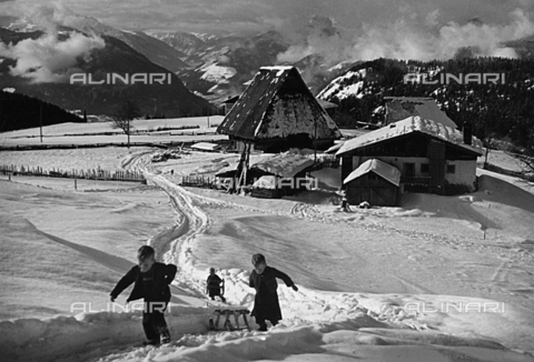 TCE-F-002896-0000 - Children from Avelengo, near Merano - Date of photography: 1950 ca. - © Touring Club Italiano / Alinari Archives