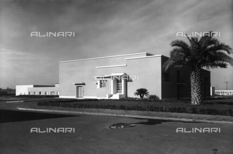 TCM-F-005771-0000 - Edificio di Cinecittà - © Touring Club Italiano / Archivi Alinari