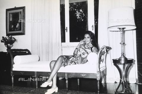 TEA-S-000151-0005 - Luisella Boni photographed smiling and sitting indoors on a sofa. - Date of photography: 1968 - 1978 - Alinari Archives, Florence