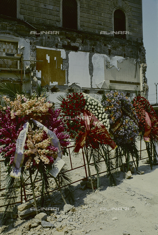 TEA-S-532026-B019 - Bologna massacre of 08.02.1980: wreaths in the train station - Date of photography: 08/1980 - Alinari Archives, Florence