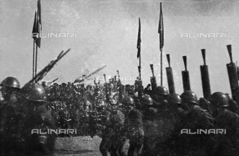 UAQ-S-000061-0021 - Spanish Civil War 1936-1939: The parade of the legionaries in Recajo, Logroà±o, La Rioja - Date of photography: 10/1938 - Alinari Archives, Florence