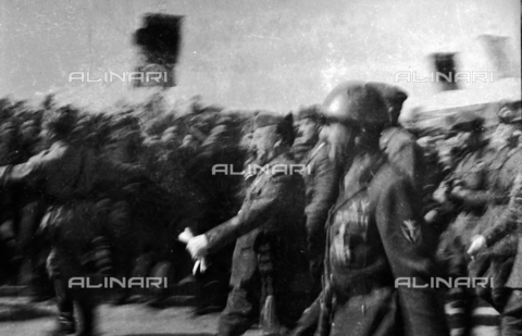 UAQ-S-000061-0035 - Spanish Civil War 1936-1939: The parade of the legionaries in Recajo, Logroà±o, La Rioja with the general Francisco Franco - Date of photography: 10/1938 - Alinari Archives, Florence
