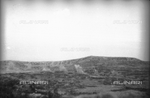 UAQ-S-000061-0089 - Spanish Civil War 1936-1939: Sierra de Javalambre in Teruel with dust clouds that rise from the ground - Date of photography: 09/1938 - Alinari Archives, Florence