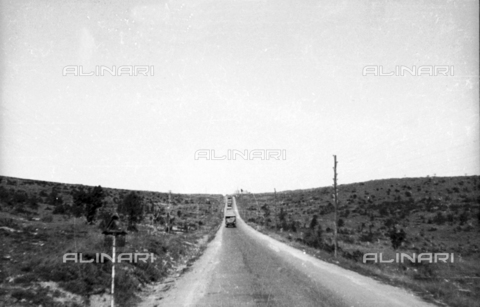 UAQ-S-000061-0093 - Spanish Civil War 1936-1939: A column of trucks along a long straight road - Date of photography: 1937-1939 - Alinari Archives, Florence