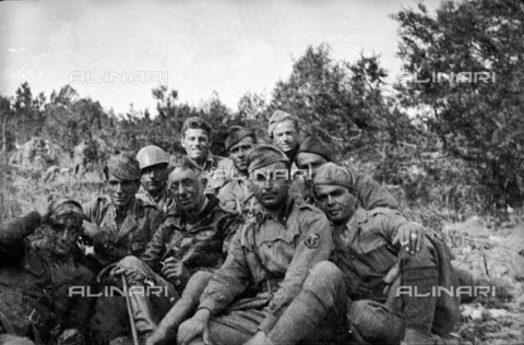 UAQ-S-000061-0127 - Spanish Civil War 1936-1939: Group of soldiers - Date of photography: 1937-1939 - Alinari Archives, Florence