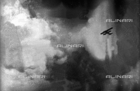 UAQ-S-000061-0130 - Spanish Civil War 1936-1939: Italian CR.32 plane flies over the troops - Date of photography: 1937-1939 - Alinari Archives, Florence