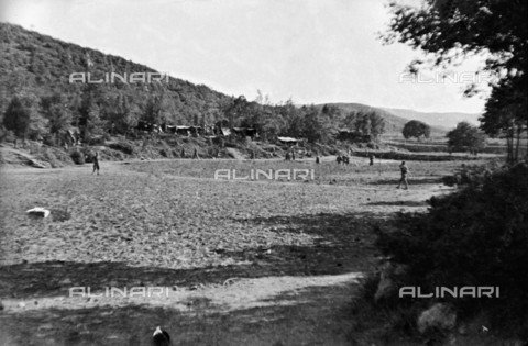 UAQ-S-000061-0144 - Spanish Civil War 1936-1939: Large open space and a camp in the background - Date of photography: 1937-1939 - Alinari Archives, Florence
