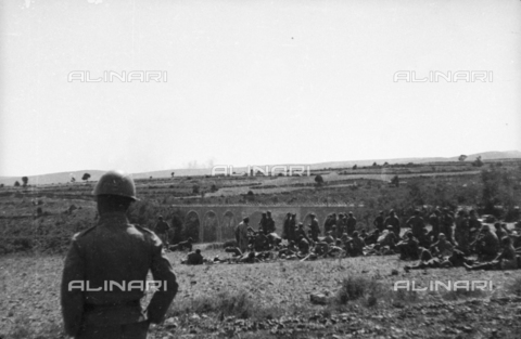 UAQ-S-000061-0145 - Spanish Civil War 1936-1939: Soldiers stationed in an open field in the Sierra de Javalambre, Teruel - Date of photography: 09/1938 - Alinari Archives, Florence