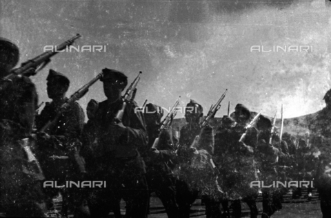 UAQ-S-000061-0181 - Spanish Civil War 1936-1939: The parade of the legionaries in Recajo, Logroà±o, La Rioja - Date of photography: 10/1938 - Alinari Archives, Florence