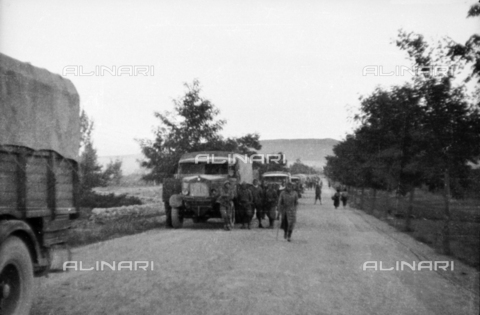 UAQ-S-000061-0183 - Spanish Civil War 1936-1939: Column of military trucks at Sierra de Javalambre in Teruel - Date of photography: 09/1938 - Alinari Archives, Florence