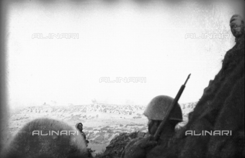 UAQ-S-000061-0206 - Spanish Civil War 1936-1939: Soldiers during a stop - Date of photography: 1937-1939 - Alinari Archives, Florence