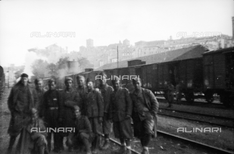 UAQ-S-000061-0223 - Spanish Civil War 1936-1939: Military group in a train station - Date of photography: 1937-1939 - Alinari Archives, Florence