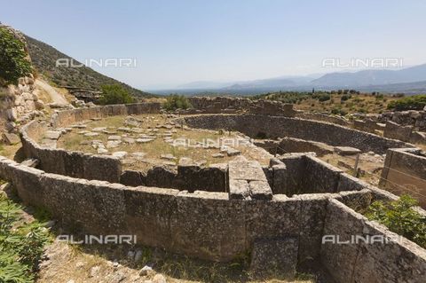 UIG-F-031081-0000 - The walls of the citadel of Mycenae - Ken Welsh / UIG/Alinari Archives