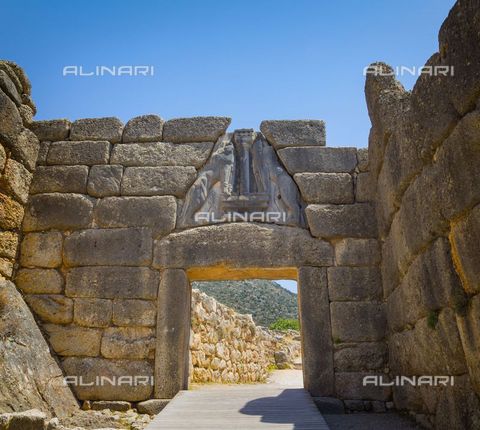 UIG-F-031082-0000 - The main access to the Acropolis of Mycenae with the gate of the Lions - Ken Welsh / UIG/Alinari Archives