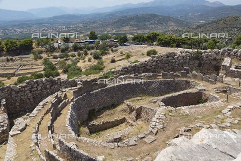 UIG-F-031084-0000 - The walls of the citadel of Mycenae - Ken Welsh / UIG/Alinari Archives