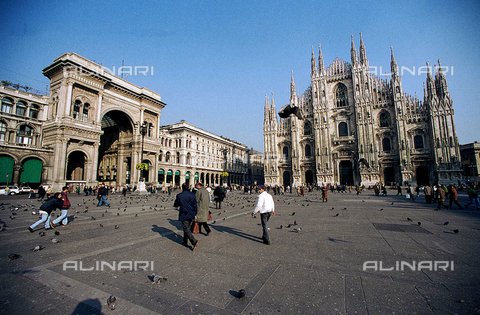 ULL-F-384283-0000 - Veduta di Piazza del Duomo a Milano - Data dello scatto: 1998 - Wodicka / Ullstein Bild / Archivi Alinari