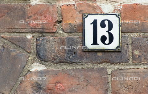 ULL-F-860743-0000 - The number 13 considered unlucky because of superstition symbol - Date of photography: 14/06/2006 - Wodicka / Ullstein Bild / Alinari Archives
