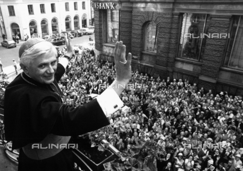 ULL-S-000075-0271 - The Archbishop of Munich Josef Ratzinger (then Pope Benedict XVI), Munich, 01.07.1977 - Date of photography: 01.07.1977 - Ullstein Bild / Alinari Archives