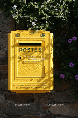 ULL-S-000106-9803 - Mailbox in Gassin, Provence - Date of photography: 10/06/2008 - Heller Heilke / Ullstein Bild / Alinari Archives