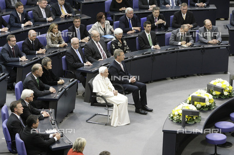 ULL-S-000125-1792 - Pope emeritus Benedict XVI (1927-) to the German parliament together with the President of the Federal Republic Christian Wulff (1959-) - Date of photography: 22/09/2011 - Schicke / Ullstein Bild / Alinari Archives