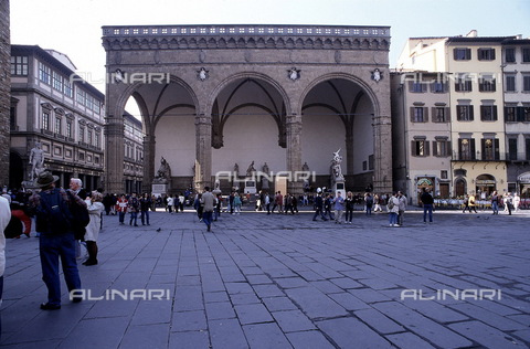 ULL-S-000172-3089 - The Loggia dei Lanzi in Piazza della Signoria in Florence - Date of photography: 1999 - Sabine Simon / Ullstein Bild / Alinari Archives