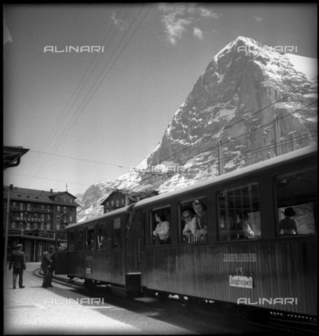 ULL-S-000679-6125 - Jungfrau railway to Kleine Scheidegg - Date of photography: 01/06/1950 - RDB / Milou Steiner / Ullstein Bild / Alinari Archives