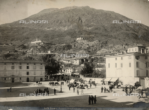 VZD-F-000134-0000 - Animated view of Vittorio Emanuele Square in Sondrio - Date of photography: 1895 ca. - Alinari Archives, Florence