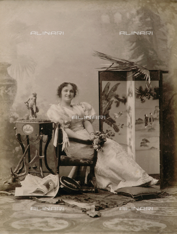 avq-a-000128-0051 - Lyrical thater actress - Theater actress - Date of photography: 1900 ca. - Alinari Archives, Florence