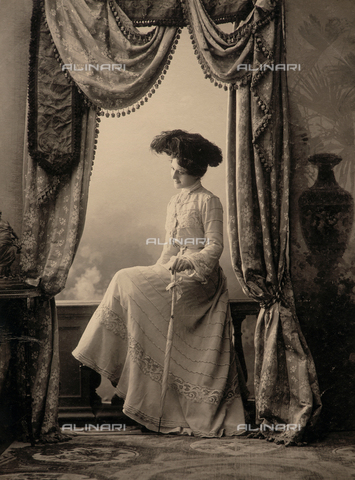 avq-a-000128-0053 - Theater actress - Date of photography: 1900 ca. - Alinari Archives, Florence