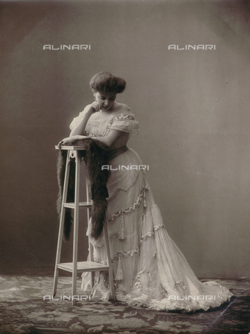 avq-a-000128-0055 - Theater actress - Date of photography: 1900 ca. - Alinari Archives, Florence