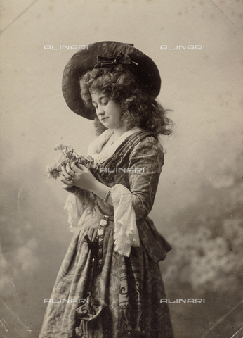 avq-a-000128-0058 - Theater actress - Date of photography: 1900 ca. - Alinari Archives, Florence
