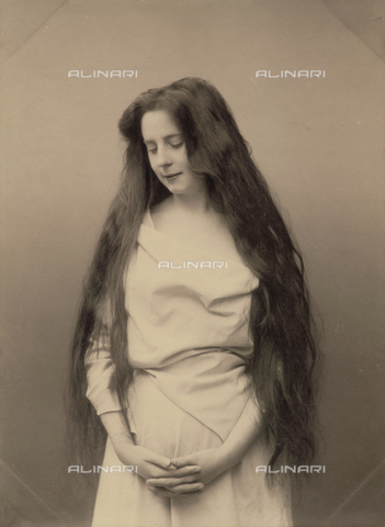 avq-a-000128-0059 - Lyric opera singer - Theater actress - Date of photography: 1900 ca. - Alinari Archives, Florence