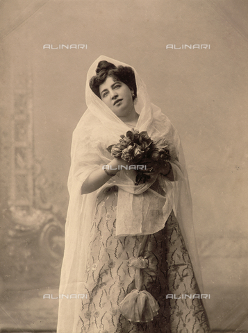 avq-a-000128-0064 - Theater actress - Date of photography: 1900 ca. - Alinari Archives, Florence