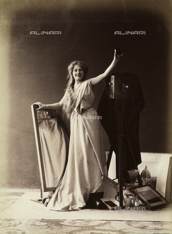 avq-a-000128-0071 - Allegory of Photography - Date of photography: 1900 ca. - Alinari Archives, Florence