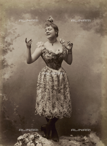 avq-a-000128-0072 - Variety actress, Alhambra Theater - Date of photography: 1900 ca. - Alinari Archives, Florence