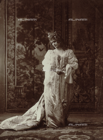 avq-a-000128-0075 - Actress of the Arena Nazionale - drammatic actress - Date of photography: 1900 ca. - Alinari Archives, Florence