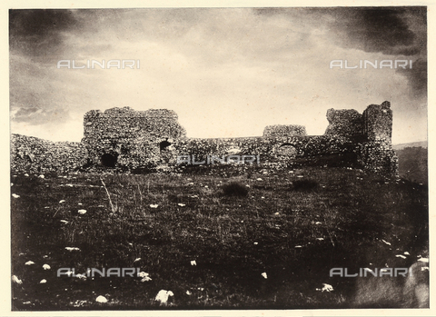 tca-f-01214v-0000 - Ruins of the castle of Civita in Bojano. - Date of photography: 1900-1910 - Alinari Archives, Florence